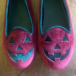 Like new strang cvlt Lydia velvet flat